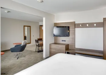 Holiday Inn Express & Suites Chickasha by IHG hotel thumbnail 4