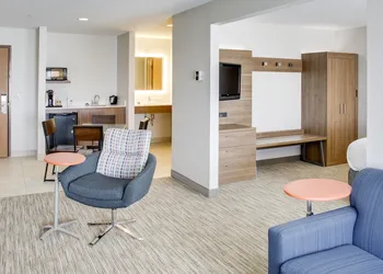Holiday Inn Express & Suites Chickasha by IHG hotel thumbnail 8