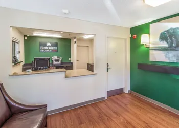 HomeTowne Studios by Red Roof Houston - Northwest hotel thumbnail 4