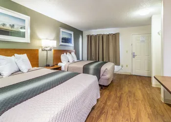 HomeTowne Studios by Red Roof Houston - Northwest hotel thumbnail 5