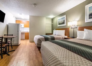 HomeTowne Studios by Red Roof Houston - Northwest hotel thumbnail 8
