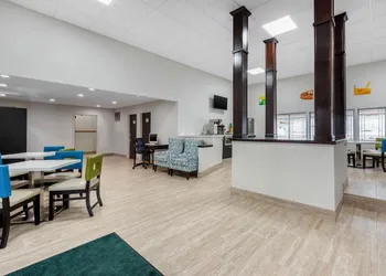 Quality Inn Coraopolis - Pittsburgh Airport hotel thumbnail 4