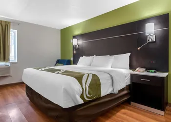 Quality Inn Coraopolis - Pittsburgh Airport hotel thumbnail 5
