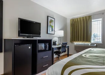 Quality Inn Coraopolis - Pittsburgh Airport hotel thumbnail 6