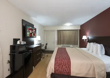 Red Roof Inn Toledo - Maumee hotel thumbnail 7