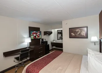 Red Roof Inn Toledo - Maumee hotel thumbnail 8