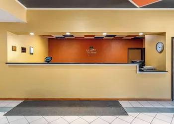 Quality Inn & Suites Lenexa Kansas City hotel thumbnail 2