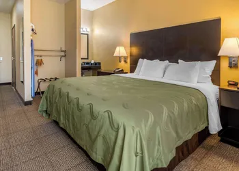 Quality Inn & Suites Lenexa Kansas City hotel thumbnail 4