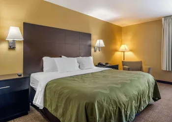 Quality Inn & Suites Lenexa Kansas City hotel thumbnail 7