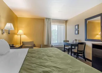 Quality Inn & Suites Lenexa Kansas City hotel thumbnail 8