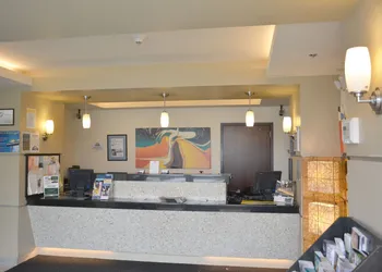 Days Inn & Suites by Wyndham Milwaukee hotel thumbnail 2