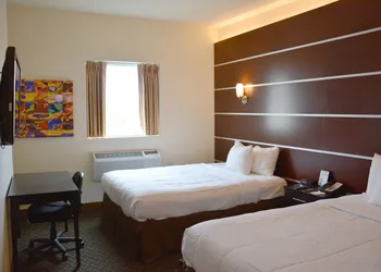 Days Inn & Suites by Wyndham Milwaukee hotel thumbnail 7