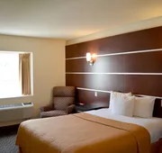 Days Inn & Suites by Wyndham Milwaukee hotel detail image 4