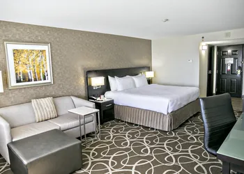 Crowne Plaza Kitchener-Waterloo by IHG hotel thumbnail 2