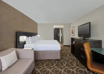 Crowne Plaza Kitchener-Waterloo by IHG hotel thumbnail 6