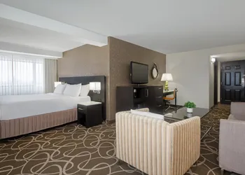 Crowne Plaza Kitchener-Waterloo by IHG hotel thumbnail 8