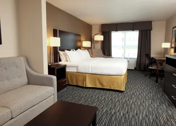 Holiday Inn Express & Suites Omaha South - Ralston Arena by IHG hotel thumbnail 4