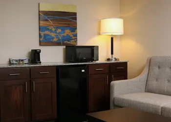 Holiday Inn Express & Suites Omaha South - Ralston Arena by IHG hotel thumbnail 6