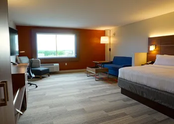 Holiday Inn Express & Suites Omaha - Millard Area by IHG hotel thumbnail 2
