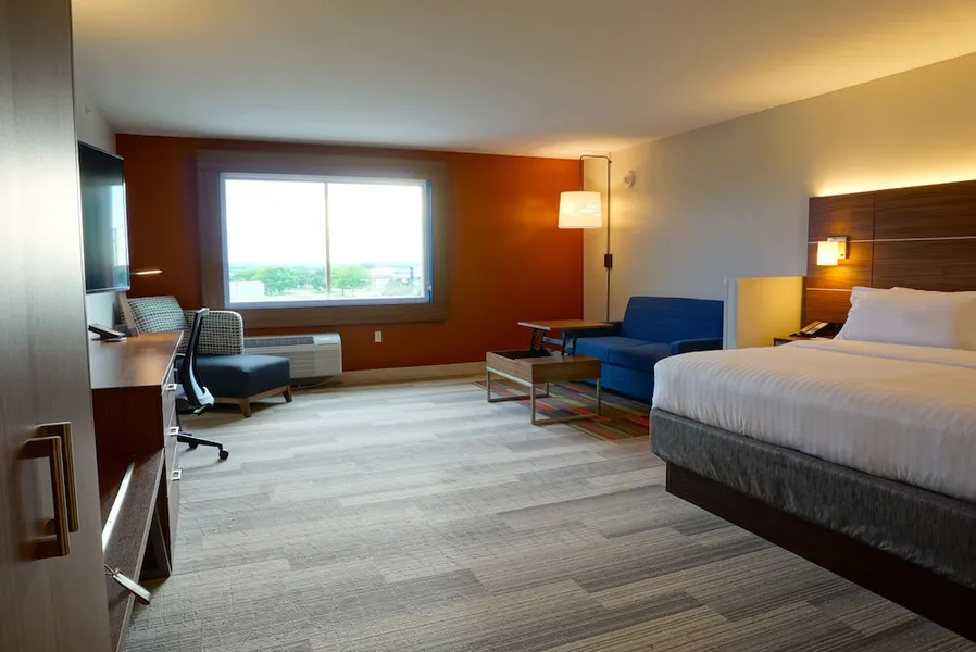 Holiday Inn Express & Suites Omaha - Millard Area by IHG hotel detail image 2