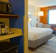 Holiday Inn Express & Suites Omaha - Millard Area by IHG hotel detail image 4