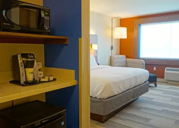 Holiday Inn Express & Suites Omaha - Millard Area by IHG hotel thumbnail 4