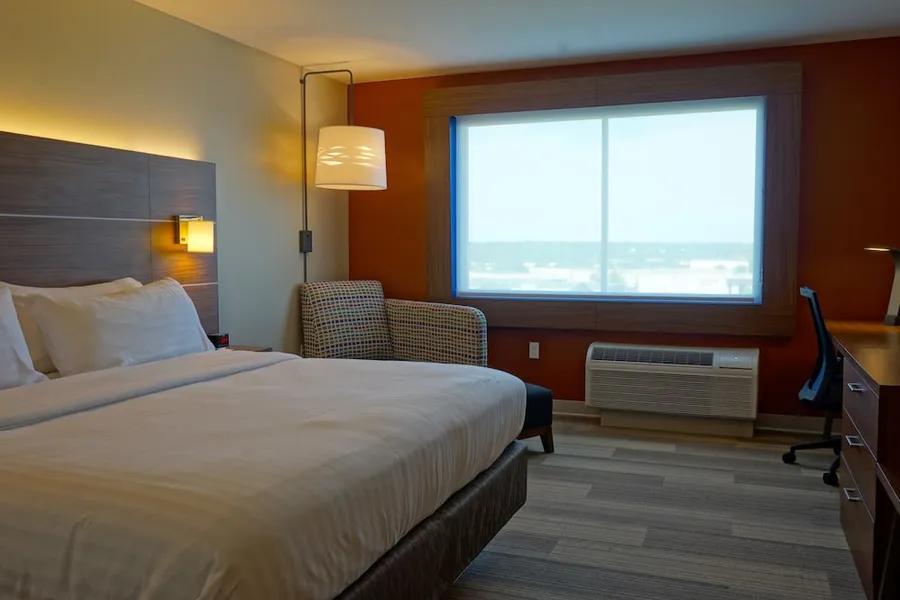 Holiday Inn Express & Suites Omaha - Millard Area by IHG hotel detail image 6