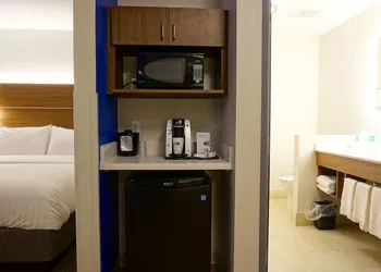 Holiday Inn Express & Suites Omaha - Millard Area by IHG hotel thumbnail 7