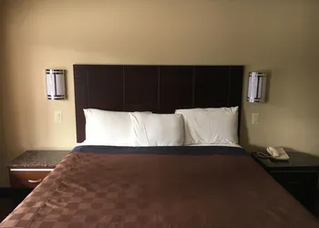 Del Amo Inn hotel thumbnail 4