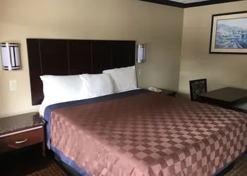 Del Amo Inn hotel thumbnail 5
