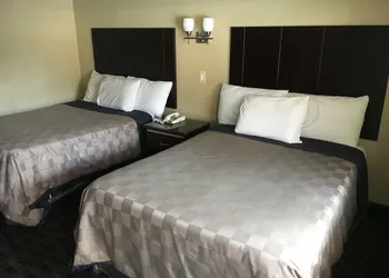 Del Amo Inn hotel thumbnail 6