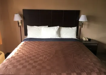 Del Amo Inn hotel thumbnail 7