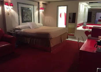 Wildwood Inn Tropical Dome & Theme Suites hotel thumbnail 2
