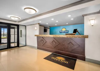 Days Inn by Wyndham Florida City hotel thumbnail 3