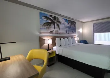Days Inn by Wyndham Florida City hotel thumbnail 4