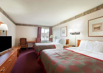 Ramada by Wyndham SeaTac Airport North hotel thumbnail 4