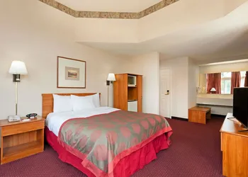 Ramada by Wyndham SeaTac Airport North hotel thumbnail 5