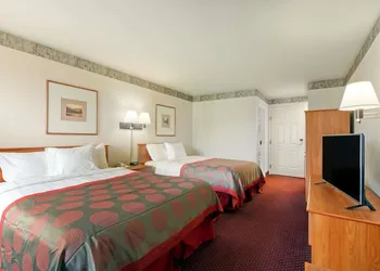 Ramada by Wyndham SeaTac Airport North hotel thumbnail 7
