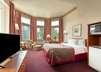 Ramada by Wyndham SeaTac Airport North hotel thumbnail 8