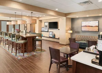 Hampton Inn Lincoln Airport hotel thumbnail 2