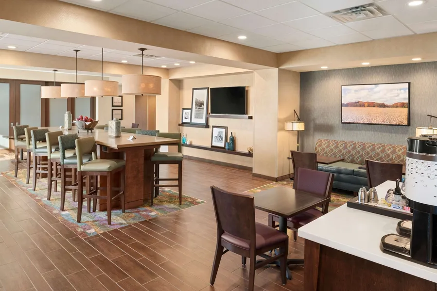 Hampton Inn Lincoln Airport hotel detail image 2