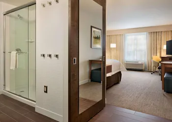 Hampton Inn Lincoln Airport hotel thumbnail 6