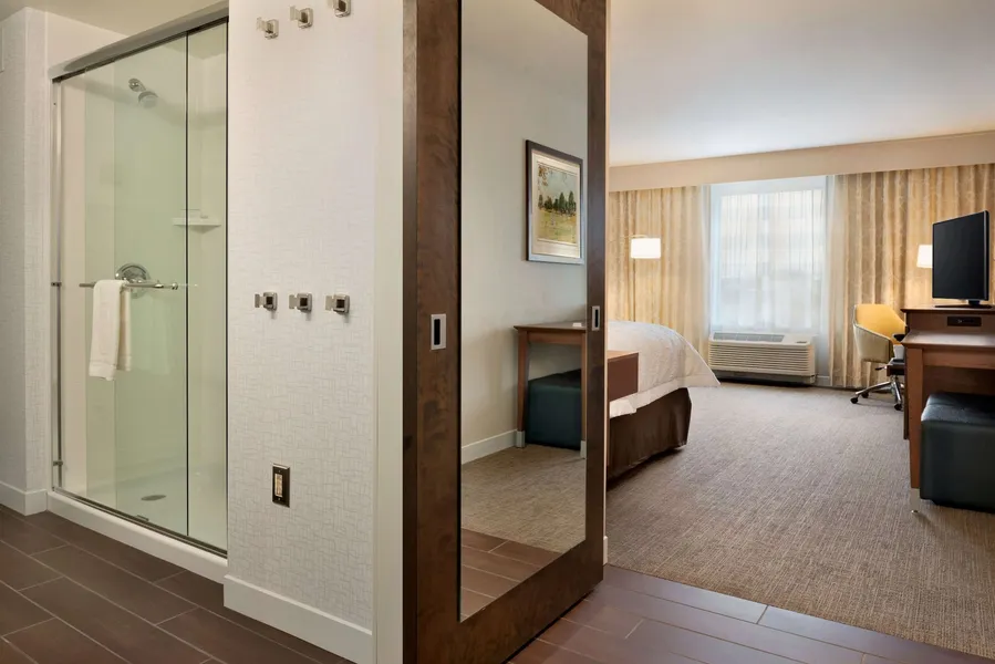 Hampton Inn Lincoln Airport hotel detail image 6
