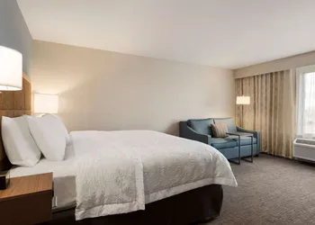 Hampton Inn Lincoln Airport hotel thumbnail 7