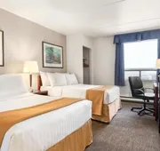 Emerald Hotel & Suites hotel detail image 4