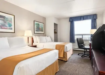 Emerald Hotel & Suites hotel thumbnail 4