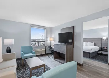 Emerald Hotel & Suites hotel thumbnail 5