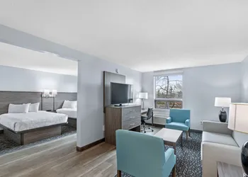 Emerald Hotel & Suites hotel thumbnail 7