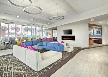 DoubleTree by Hilton Edmonton Downtown hotel thumbnail 3