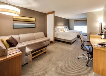 DoubleTree by Hilton Edmonton Downtown hotel thumbnail 8